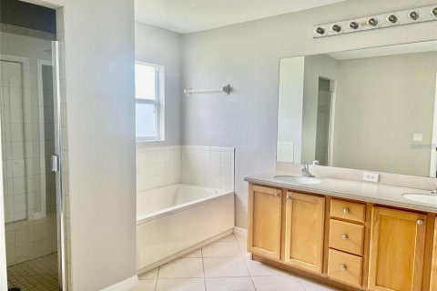 House in Bradenton, Florida 3 bedrooms, 170.66 sq.m. № 2388618 - photo 13
