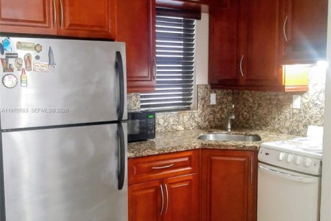 Copropriété à vendre à Sunny Isles Beach, Floride: 1 chambre, 52.4 m2 № 2031311 - photo 2