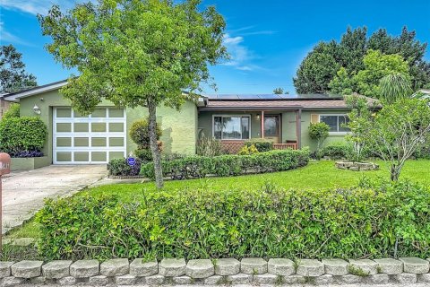 House in Holiday, Florida 3 bedrooms, 137.5 sq.m. № 2314392