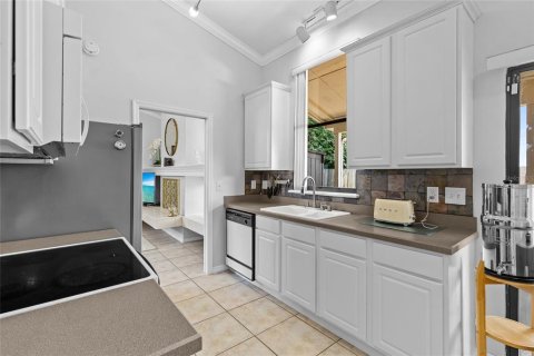 House in Longwood, Florida 4 bedrooms, 234.67 sq.m. № 2209492 - photo 9