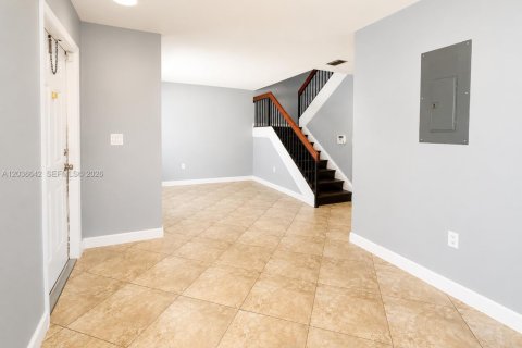 Townhouse in Tamarac, Florida 3 bedrooms, 168.25 sq.m. № 2084050 - photo 9