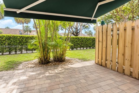 Townhouse in Tamarac, Florida 3 bedrooms, 168.25 sq.m. № 2084050 - photo 26