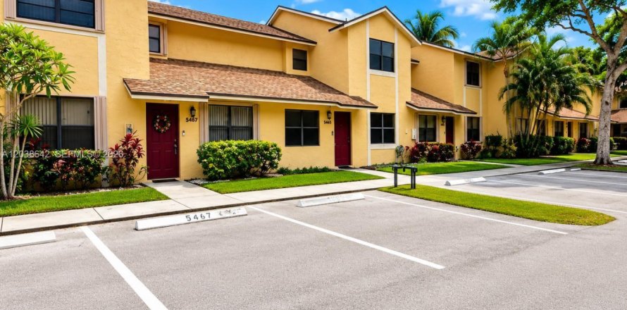 Townhouse in Tamarac, Florida 3 bedrooms, 168.25 sq.m. № 2084050