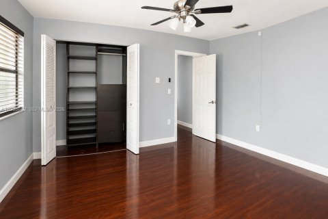 Townhouse in Tamarac, Florida 3 bedrooms, 168.25 sq.m. № 2084050 - photo 19