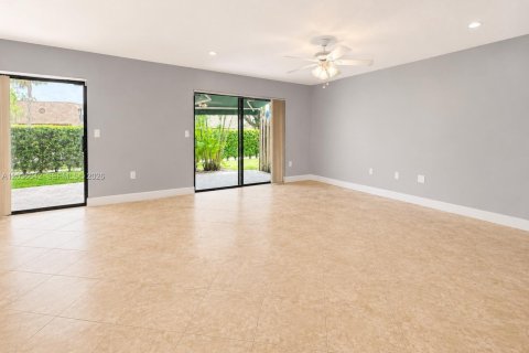 Townhouse in Tamarac, Florida 3 bedrooms, 168.25 sq.m. № 2084050 - photo 6