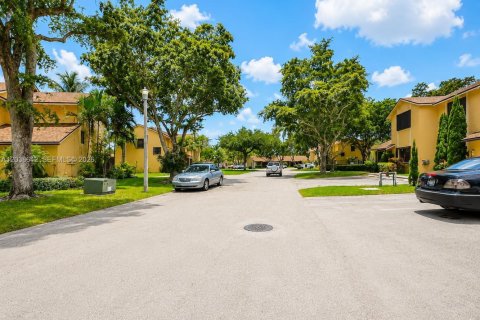 Townhouse in Tamarac, Florida 3 bedrooms, 168.25 sq.m. № 2084050 - photo 29