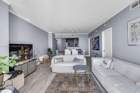 Condo in Miami, Florida, 3 bedrooms  № 1940190 - photo 8