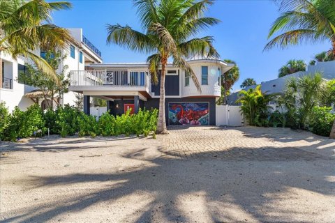 House in Anna Maria, Florida 3 bedrooms, 210.24 sq.m. № 2205828