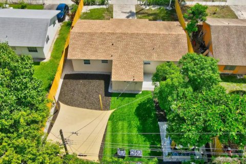 Villa ou maison à louer à Boynton Beach, Floride: 3 chambres, 113.53 m2 № 1146658 - photo 1