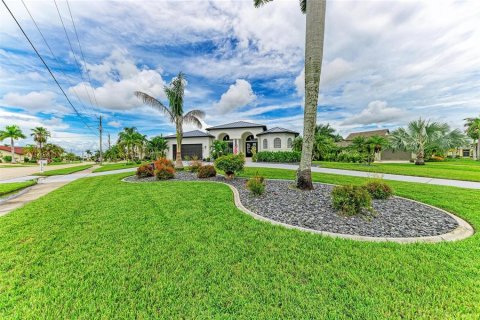 Casa en venta en Punta Gorda, Florida, 4 dormitorios, 245.08 m2 № 2356454 - foto 4