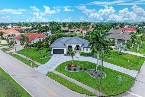 Casa en venta en Punta Gorda, Florida, 4 dormitorios, 245.08 m2 № 2356454 - foto 5
