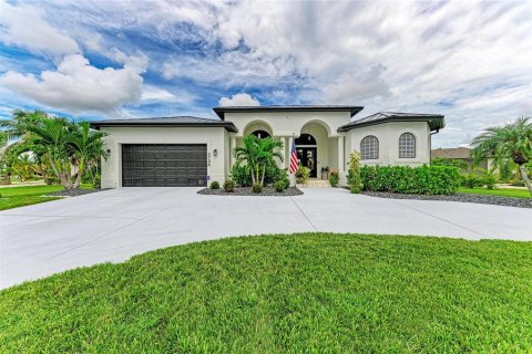 House in Punta Gorda, Florida 4 bedrooms, 245.08 sq.m. № 2356454