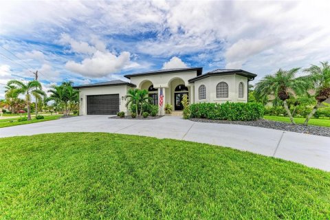 Casa en venta en Punta Gorda, Florida, 4 dormitorios, 245.08 m2 № 2356454 - foto 3