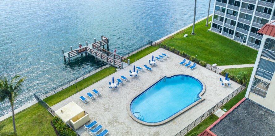 Condo in North Palm Beach, Florida, 1 bedroom № 1155880
