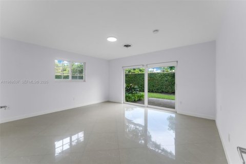 Casa en venta en Pinecrest, Florida, 4 dormitorios, 291.25 m2 № 2032682 - foto 25