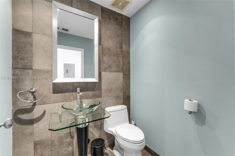 Casa en venta en Pinecrest, Florida, 4 dormitorios, 291.25 m2 № 2032682 - foto 21