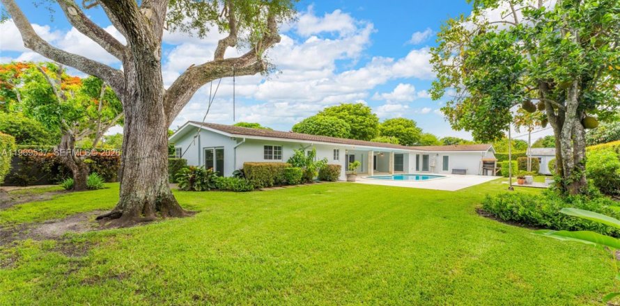 Casa en Pinecrest, Florida 4 dormitorios, 291.25 m2 № 2032682