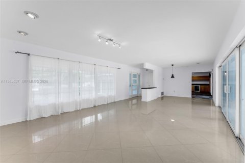 Casa en venta en Pinecrest, Florida, 4 dormitorios, 291.25 m2 № 2032682 - foto 16