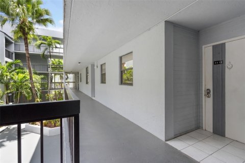 Copropriété à vendre à Miami, Floride: 2 chambres, 86.96 m2 № 1977451 - photo 2