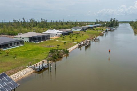 Casa en venta en Port Charlotte, Florida, 4 dormitorios, 227.24 m2 № 2100234 - foto 9