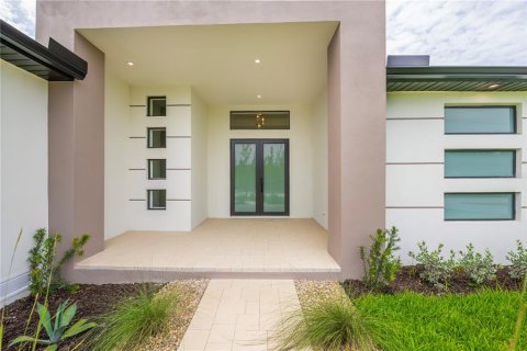 Casa en venta en Port Charlotte, Florida, 4 dormitorios, 227.24 m2 № 2100234 - foto 2