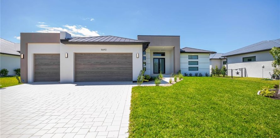 Casa en Port Charlotte, Florida 4 dormitorios, 227.24 m2 № 2100234