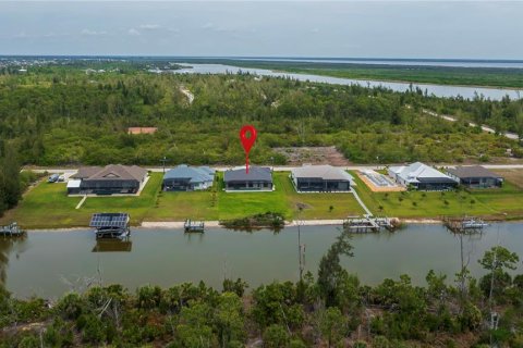 Casa en venta en Port Charlotte, Florida, 4 dormitorios, 227.24 m2 № 2100234 - foto 10