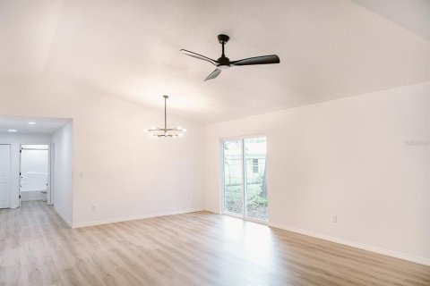 Casa en venta en Eustis, Florida, 4 dormitorios, 131.46 m2 № 1853571 - foto 2
