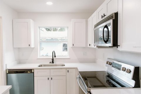 Casa en venta en Eustis, Florida, 4 dormitorios, 131.46 m2 № 1853571 - foto 5