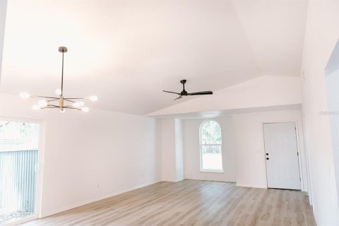 Casa en venta en Eustis, Florida, 4 dormitorios, 131.46 m2 № 1853571 - foto 3