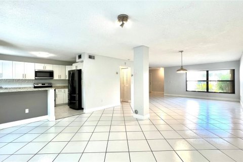 Touwnhouse à louer à Miami, Floride: 3 chambres, 168.99 m2 № 1896270 - photo 7