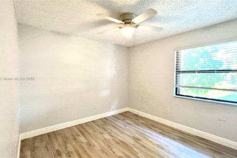 Touwnhouse à louer à Miami, Floride: 3 chambres, 168.99 m2 № 1896270 - photo 18