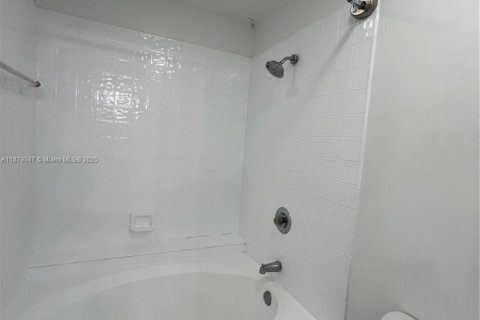 Touwnhouse à louer à Miami, Floride: 3 chambres, 168.99 m2 № 1896270 - photo 20