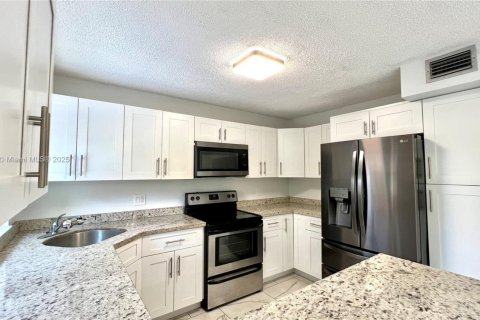 Touwnhouse à louer à Miami, Floride: 3 chambres, 168.99 m2 № 1896270 - photo 8