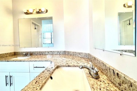 Touwnhouse à louer à Miami, Floride: 3 chambres, 168.99 m2 № 1896270 - photo 16