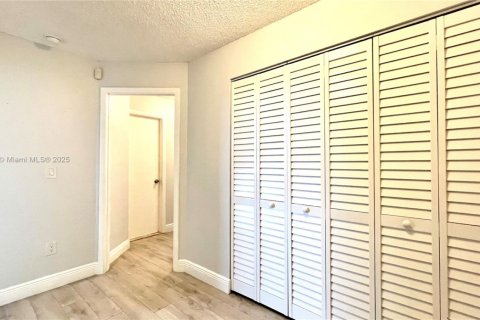 Touwnhouse à louer à Miami, Floride: 3 chambres, 168.99 m2 № 1896270 - photo 11