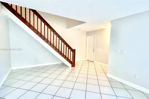 Touwnhouse à louer à Miami, Floride: 3 chambres, 168.99 m2 № 1896270 - photo 4