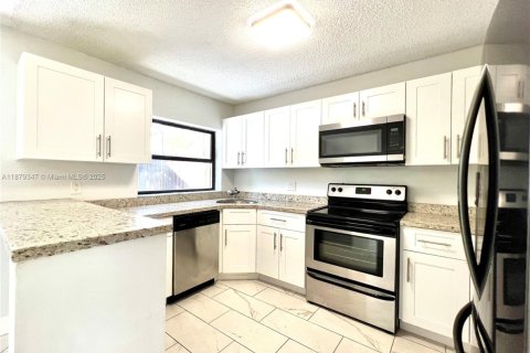 Touwnhouse à louer à Miami, Floride: 3 chambres, 168.99 m2 № 1896270 - photo 9