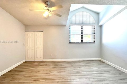 Touwnhouse à louer à Miami, Floride: 3 chambres, 168.99 m2 № 1896270 - photo 13