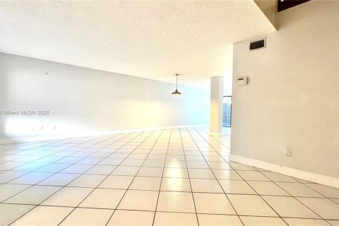 Touwnhouse à louer à Miami, Floride: 3 chambres, 168.99 m2 № 1896270 - photo 5