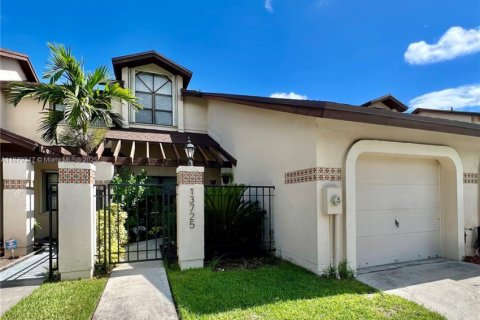 Touwnhouse à louer à Miami, Floride: 3 chambres, 168.99 m2 № 1896270 - photo 2