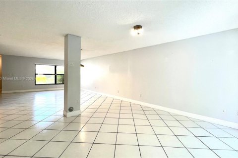 Touwnhouse à louer à Miami, Floride: 3 chambres, 168.99 m2 № 1896270 - photo 6