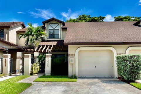 Touwnhouse à louer à Miami, Floride: 3 chambres, 168.99 m2 № 1896270 - photo 1