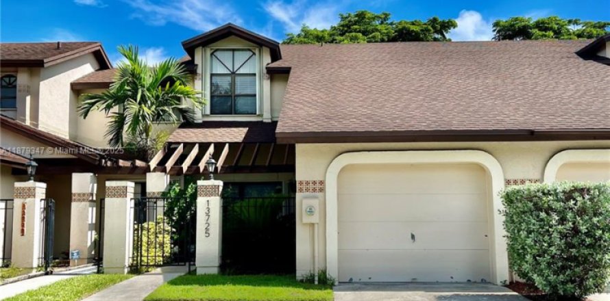 Touwnhouse à Miami, Floride 3 chambres, 168.99 m2 № 1896270