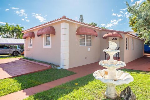 Propiedad comercial en venta en Miami Beach, Florida, 215.07 m2 № 1938778 - foto 6