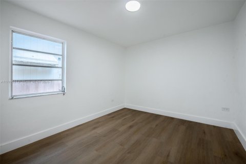 Propiedad comercial en venta en Miami Beach, Florida, 215.07 m2 № 1938778 - foto 26