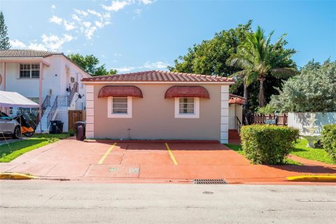 Propiedad comercial en venta en Miami Beach, Florida, 215.07 m2 № 1938778 - foto 7