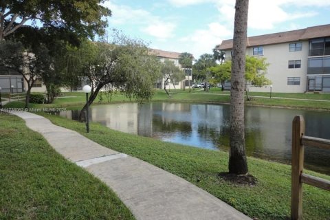 Condominio en venta en Tamarac, Florida, 2 dormitorios, 92.9 m2 № 1486771 - foto 30