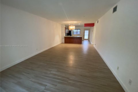 Condominio en venta en Tamarac, Florida, 2 dormitorios, 92.9 m2 № 1486771 - foto 8