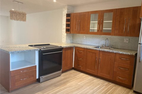 Condominio en venta en Tamarac, Florida, 2 dormitorios, 92.9 m2 № 1486771 - foto 6